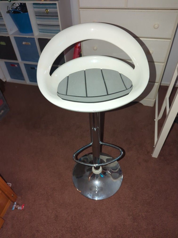 Salon/Vanity Seat