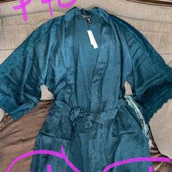 New Wt Green Lace Inset Robe $70 Ea Firm Size Xs/s & M/L (pu 35 & Illinois-75216)