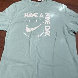 Nike                         Tshirt                            Mens•••••