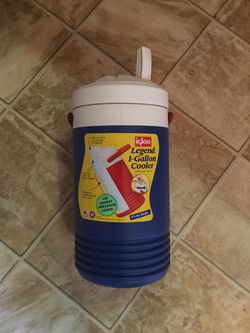 Brand new Igloo Legend 1 gallon cooler With flip up spout for pouring or sipping!