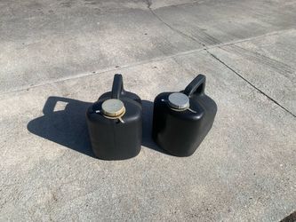 FREE: Two 12-quart waste oil containers in Boca