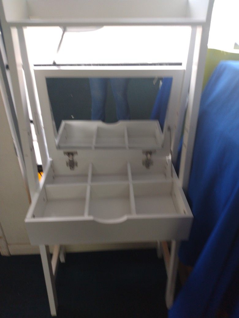 Vanity Makeup Mirror New $120