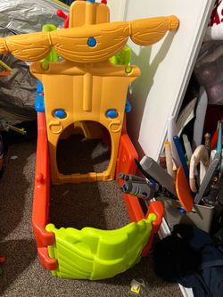 Kids play place pirate ship