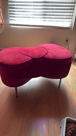 Hello Kitty Impressions Vanity Bench