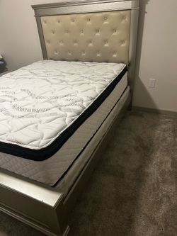 Queen size bedroom with mattress and box spring