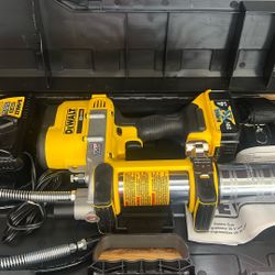 Dewalt Cordless Grease Gun Battery Charger And Case