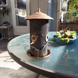 Bird feeder