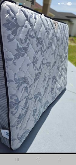 SEALY FIRM FULL SIZE MATRESS SMALL STAIN