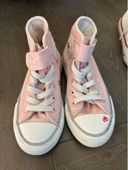 Girls  Converse Sneakers size 11