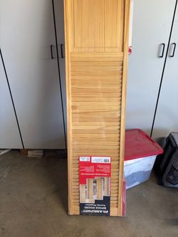 NEW 18” Bifold Pine Door