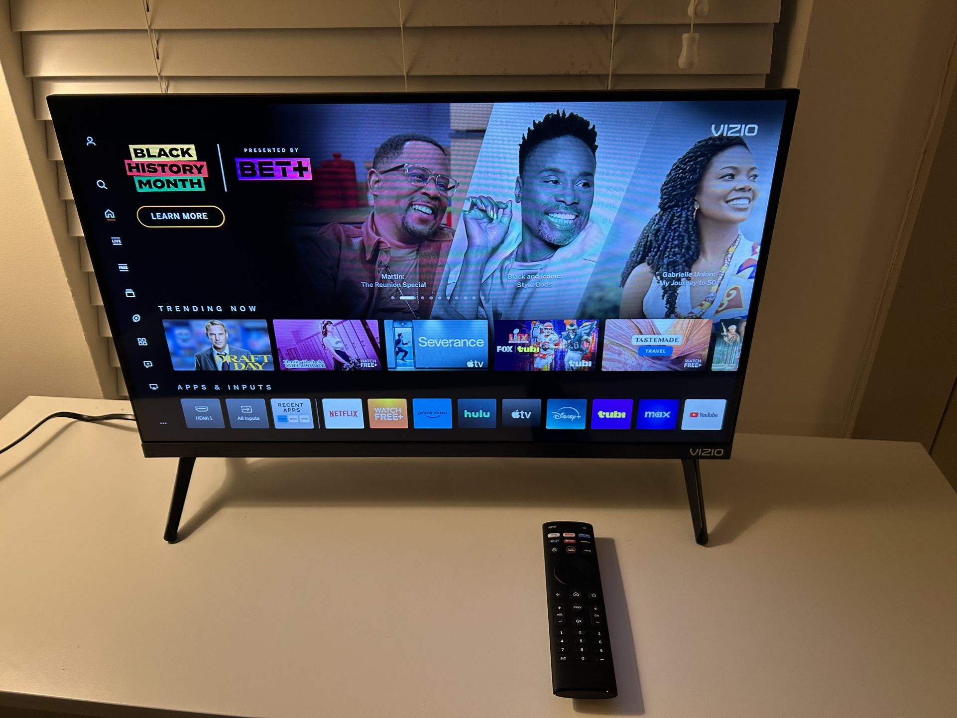 VIZIO 24” Class HD 720p LED Smart TV VHD24M-08