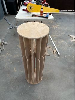 Ribbed pedestal