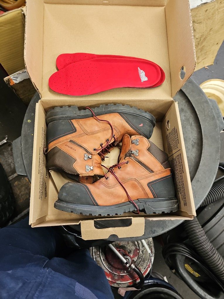 Lightly Used Redwing Boots Size 9.5 Mens