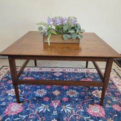 SIDE / END COFFE TABLE 