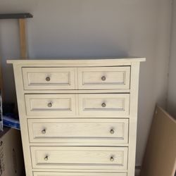 Vintage Dresser - Jordon’s Furniture.