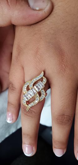 Anillo de oro laminado con zirconia size 7