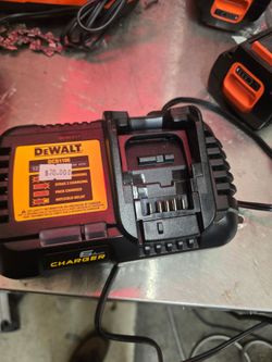 DeWalt DCB1106 6 Amp Battery Charger