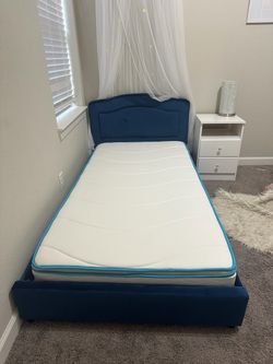 Like new bed & mattress