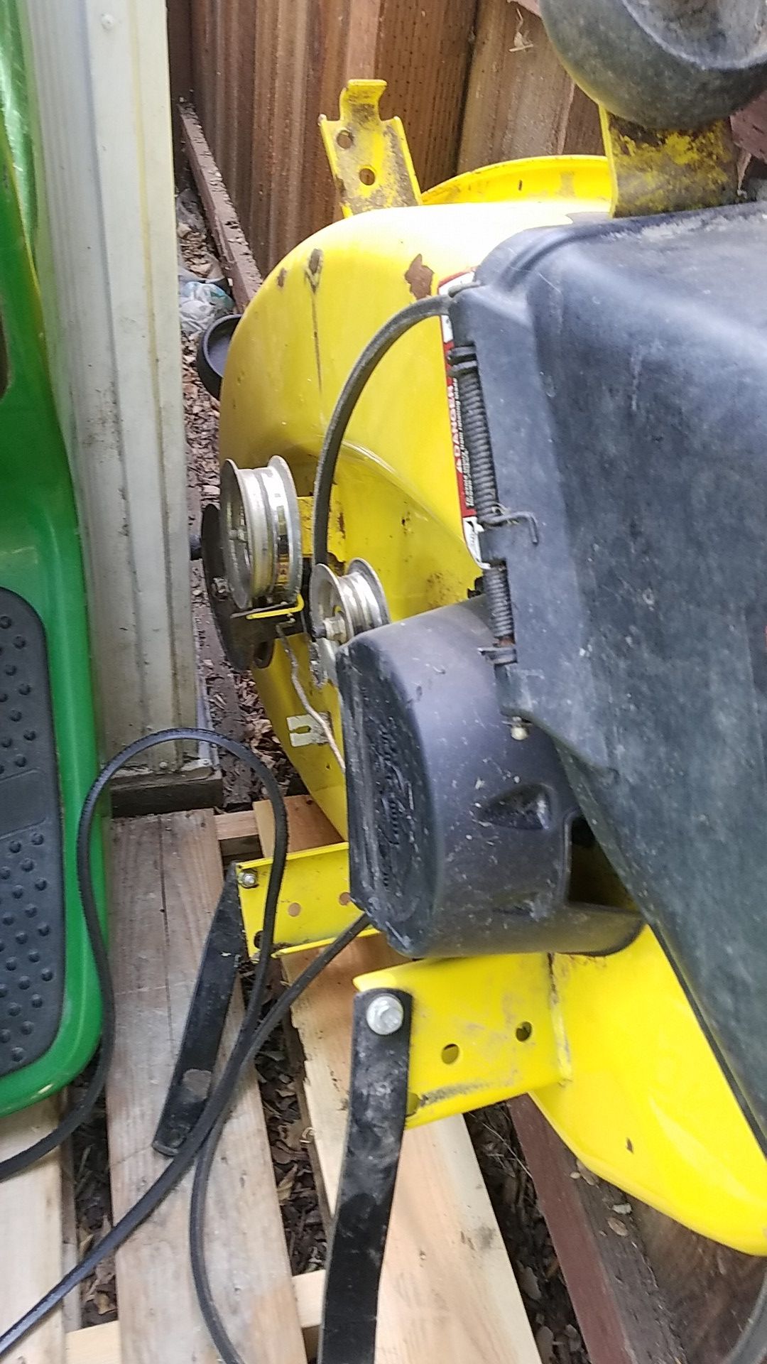 John Deere riding lawn mower D110. Parts only for Sale in Modesto, CA