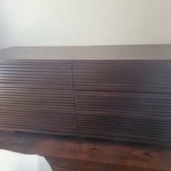 Dresser & Nightstand 