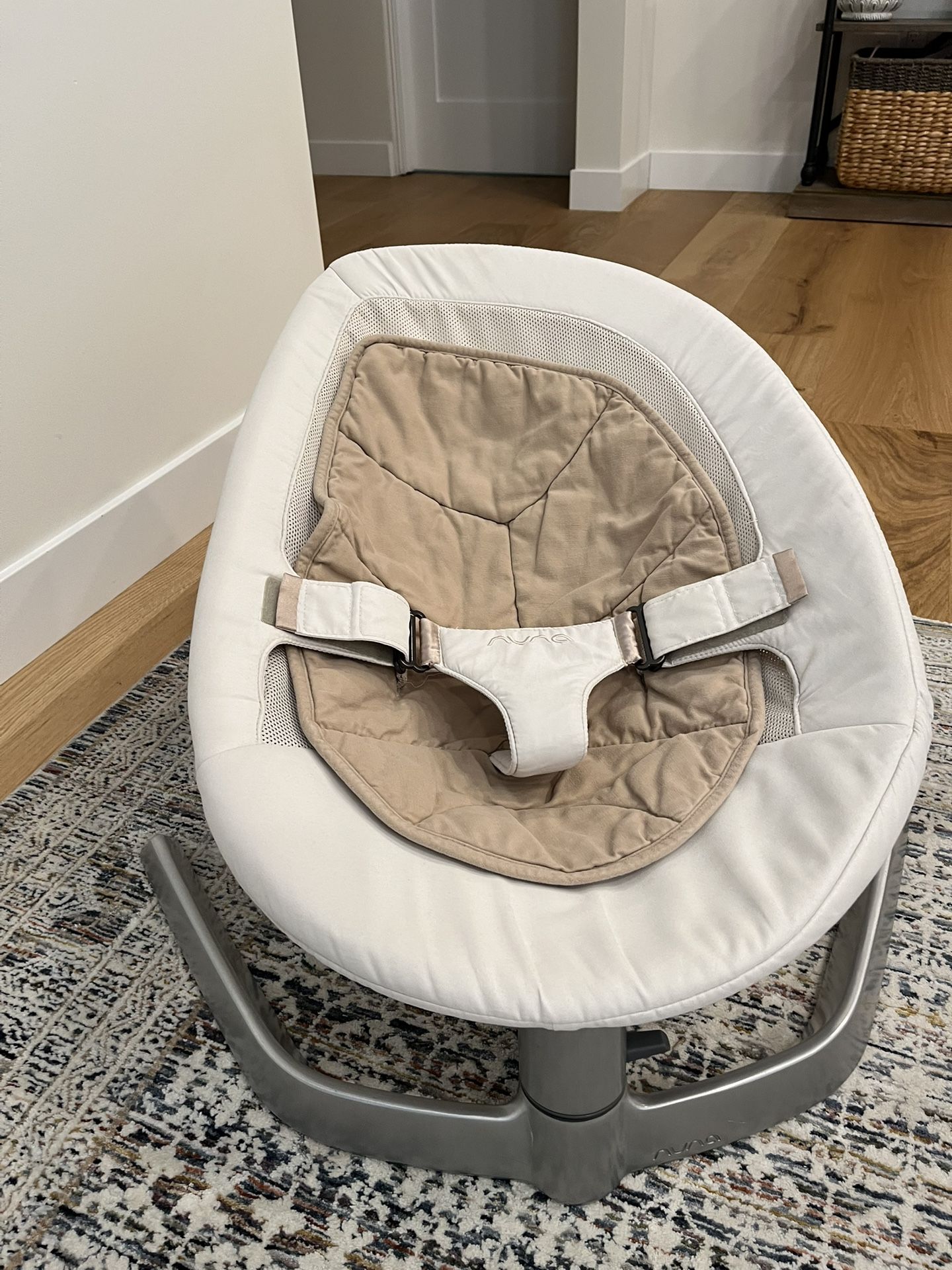 Nuna Leaf Baby Bouncer