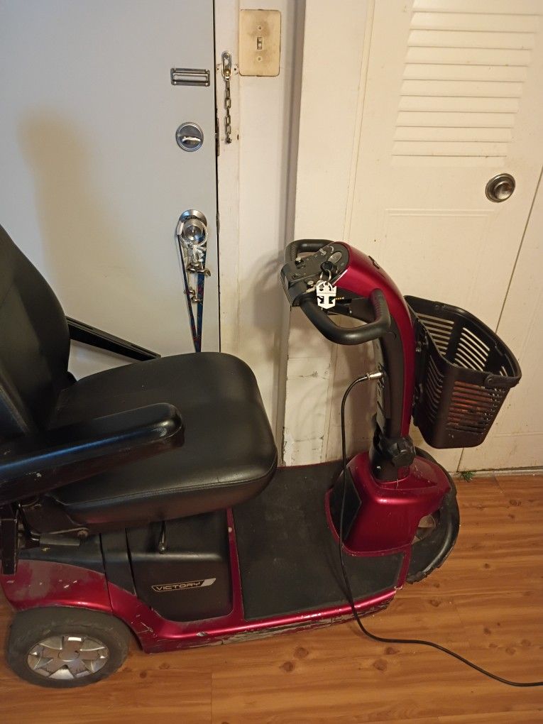 Heavy Duty Scooter Used 400 Dollars But I'll Take 300 Buy Ass It Is