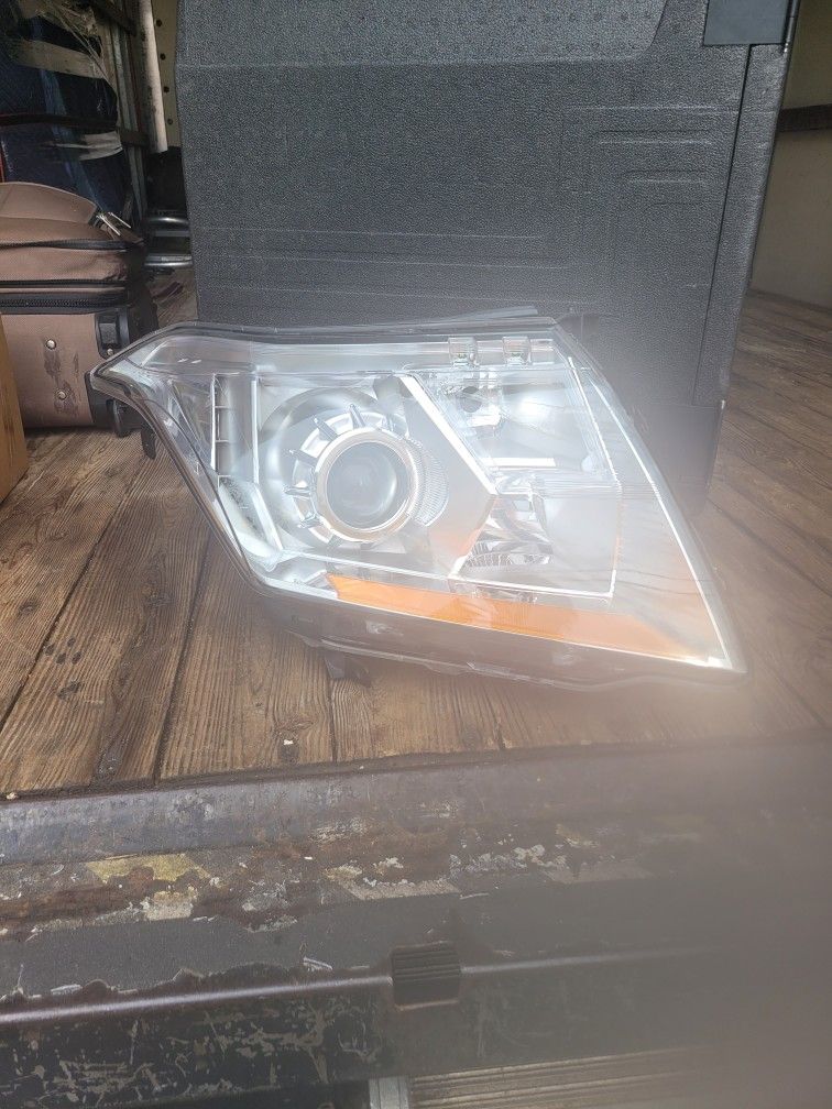 Left headlight assembly for a 2010-2016 Cadillac SRX,