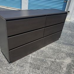 Delivery Available! Modern Dark Espresso 6 Drawer Bedroom Dresser Storage Chest! Cosmetic wear see pics. Drawers all slide great. 62x16x32.5in