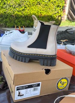 Dr. Martens Audrick Chelsea Boot Vintage Taupe