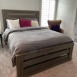 Dresser and Queen Bed w Mattress