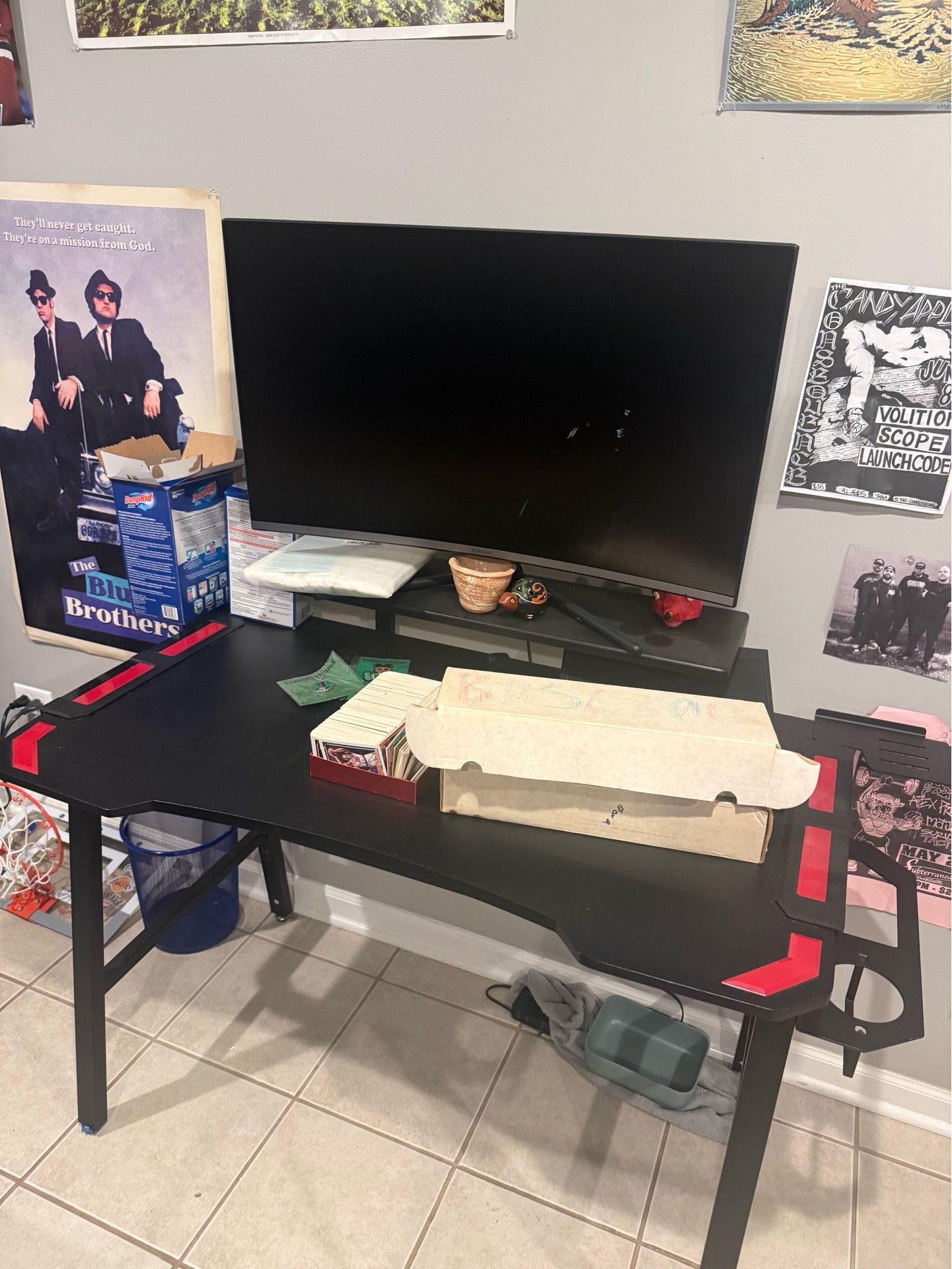 Gaming desk