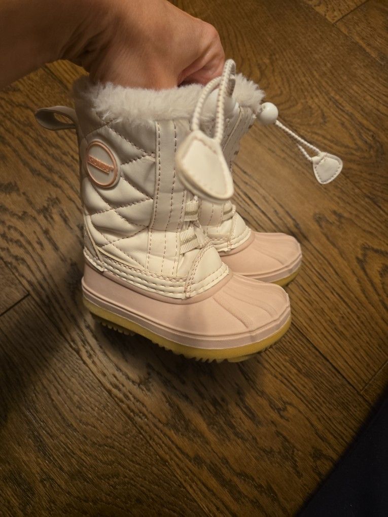 Little Girl Snow Boots Size 5 Kombu