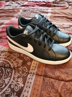 Nike Court Royale 2