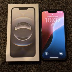 Unlocked iPhone 16e 128 GB in White (T-Mobile, AT&T, etc)