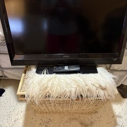 Vizio 32” TV With Remote 