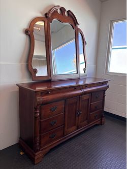 11 drawer wooden dresser