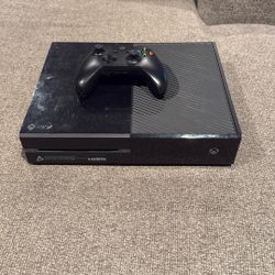 Xbox 1 with controller 