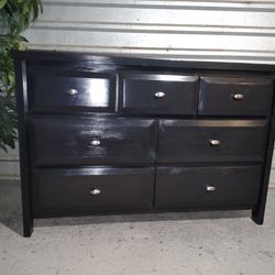 🟣 Precious Solid Wood Dresser In Good Condition And Shape 🟣