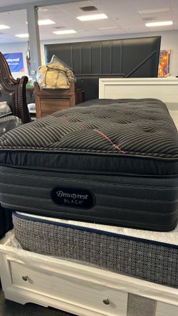 Best mattress in the USA plush pillow top beautyrest black retails $3500. Last one $750 with base!!!