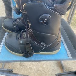 Hera Snow Boots Size 9 Brand New 