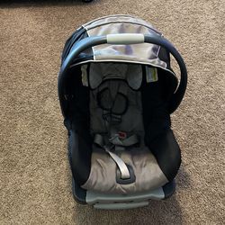 Chicco Keyfit 30 Car seat W/ Base