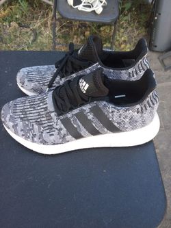 !! Men's / Female Shoes Adidas  Women Size 8