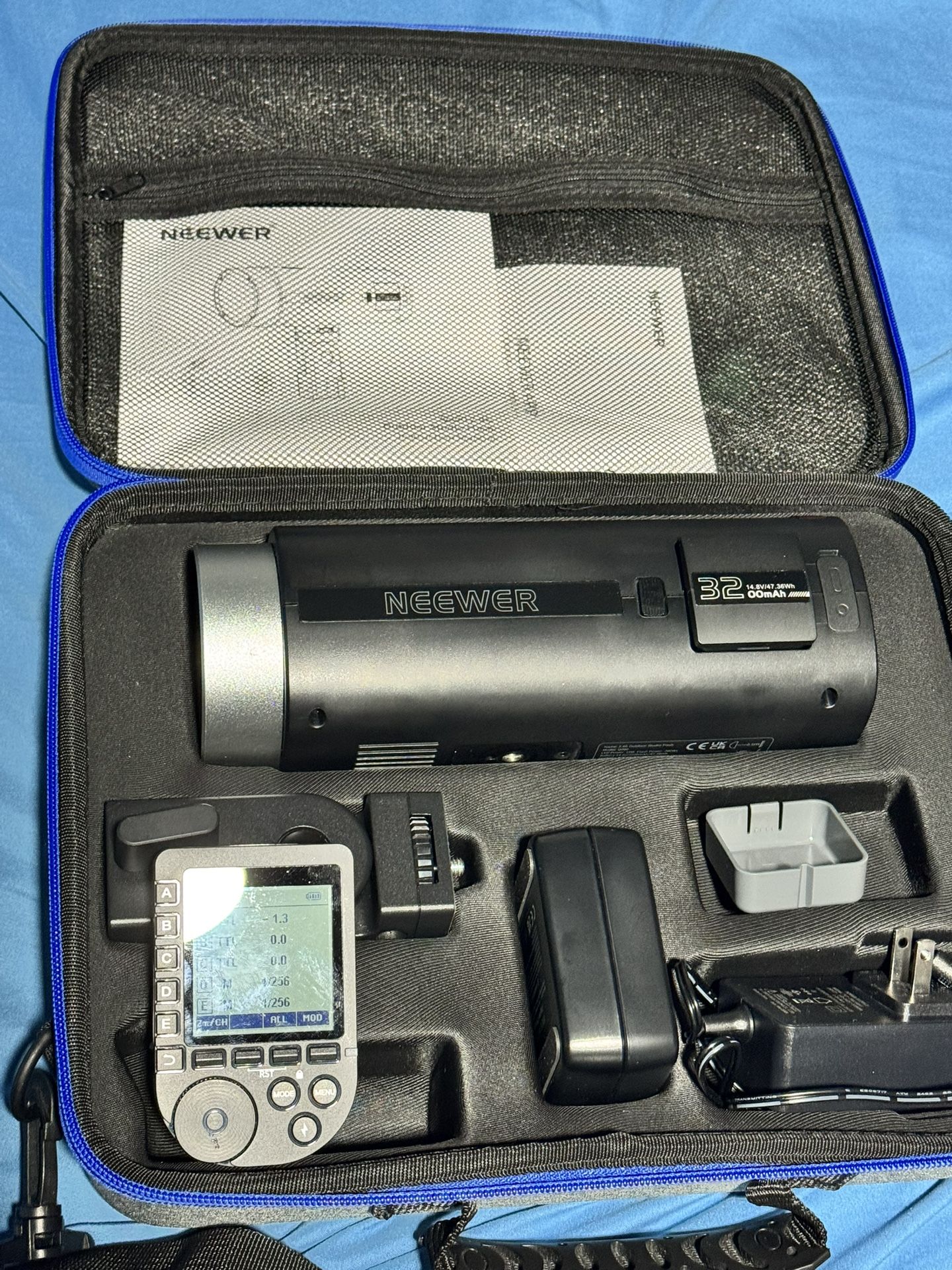 Neewer Q200 Outdoor Studio Flash With trigger