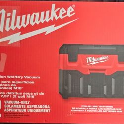 Milwaukee M18 2 Gallon Vacuum 
