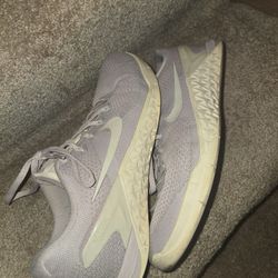 Nike Size 10 Women's 