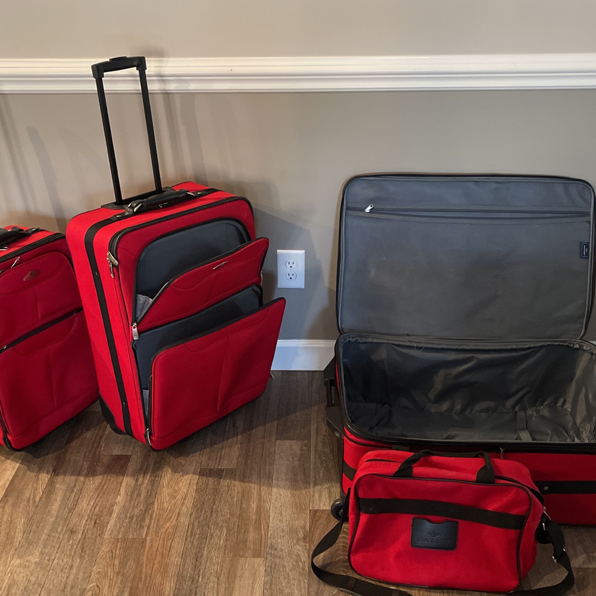 Dockers, 4 Piece Soft Sided Luggage for Sale in Wellford, SC - OfferUp