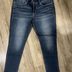 FROM LEVIS WOMENS SKINNY JEANS SIZE 31