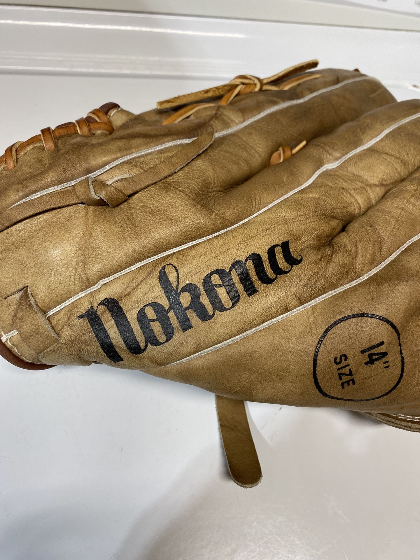 Nokona 14" Baseball Glove