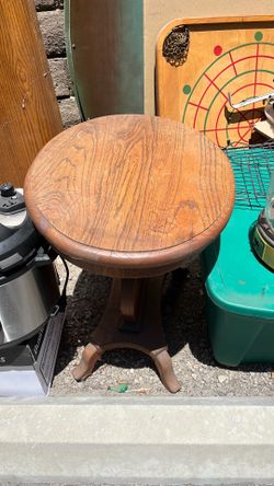 Side wood table