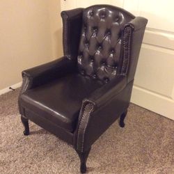 LIKE NEW 4 PIECE BROWN TUFTED ACCENT CHAIRS WITH MATCHING OTTOMANS 